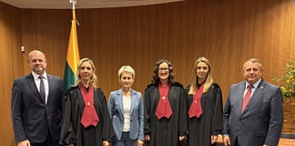 Iškilmingai prisiekė trys naujos prokurorės